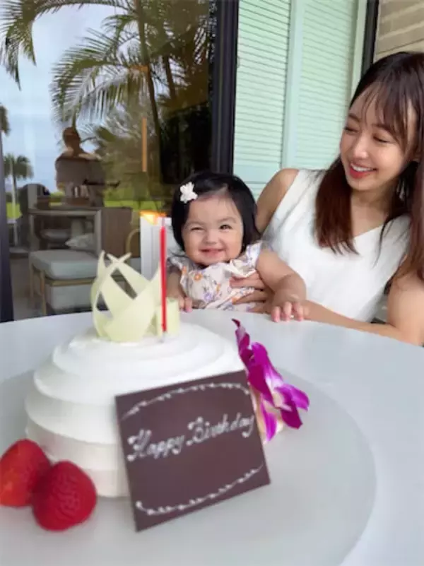 川崎希、「きょうで1才になりました」次女・グーちゃんの"誕生日旅行"を報告