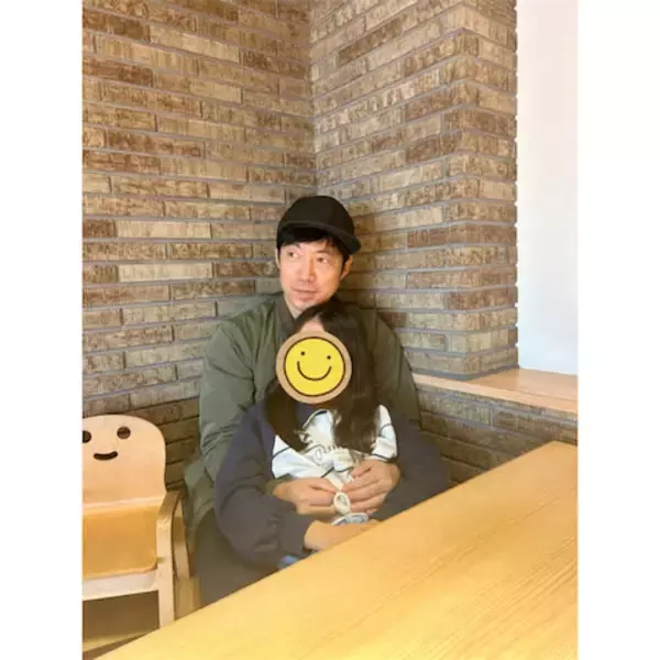東MAX、10歳長女と9年前の写真を再現「たまりませんなぁ」親子の仲睦まじい姿にほっこり