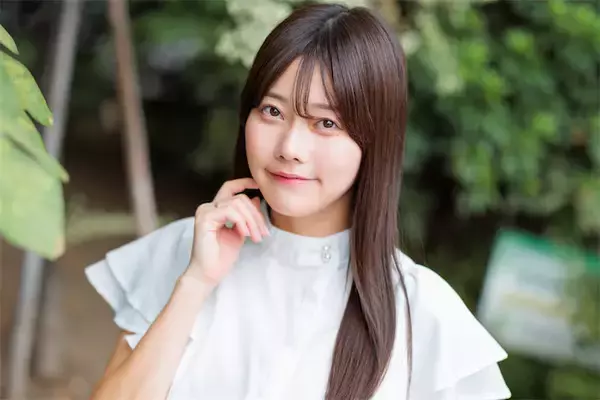 桃里れあ、アイドルデビューから20万超フォロワー急増の裏側「横顔がいちばんバズるんです」