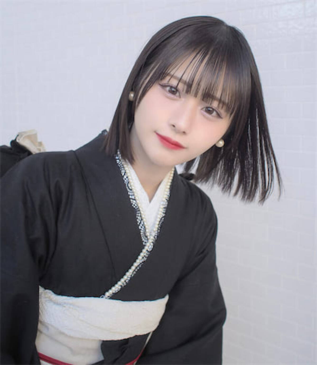 垢抜けのお手本」新成人 ≠ME 尾木波菜“自分でも同一人物か疑う”学生証 