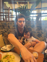 アレクサンダー、沖縄・ジャングリアで子どもたち大はしゃぎ「まだまだ元気！！」