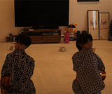 「「家でも稽古」市川團十郎、広々リビングで稽古に励む勸玄くん＆麗禾さんを公開」の画像1