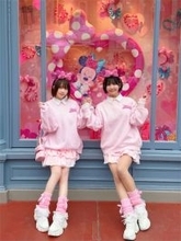 えなこ、人気グラドルと“お揃いコーデ”でディズニー満喫「双子みたい」「可愛いしかない」