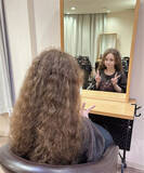 「15歳ブラジル生まれアイドル、‟縮毛矯正”ビフォアフが万バズ「お人形さんみたい！」「天使」」の画像1