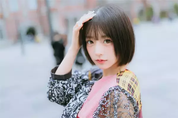 TikTokで話題沸騰、25歳サロンモデル「自分の行動を全部撮ってます」スマホには41万枚の写真が