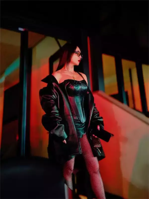 「セクシーで綺麗すぎる」浜崎あゆみ、黒網タイツ×ミニレザーでレディー・ガガのライブを満喫