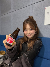 NiziU ミイヒ、栄養ドリンク片手に"ハツラツ"ポーズ 「か、可愛い」「もうCMしたほうがいい」