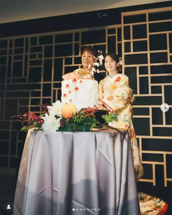 格闘家と結婚した“ボンビーガール”出身女優、華やかな和装姿の結婚披露宴ショットを多数公開