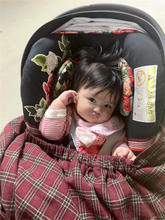 アレクサンダー、看板娘の次女・グーちゃん“かまって”ポーズ公開