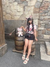 高1アイドル・美音、フリルショーパンの"美脚"ディズニーコーデ披露「足きれい」「可愛い」