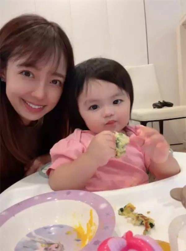 川崎希、次女・グーちゃんの“スプーン全力拒否”に苦悩「イヤイヤ時期はなかなか大変」