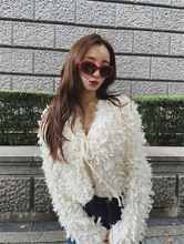 板野友美、フリルカーデ主役の秋コーデに絶賛「センス良すぎ」「パーフェクト」