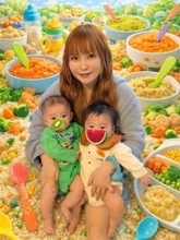 中川翔子、双子息子の離乳食デビュー＆中川勝彦じいじの‟そっくり写真”公開「美形一族」