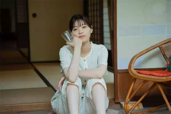 映画『恋は光』より西野七瀬の最新場面写真が解禁、パジャマパーティーの恋バナで物思い