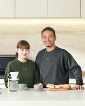 平愛梨、夫・長友佑都と“夫婦撮影”！お似合い2ショットに「大好きな夫婦でいつも応援しています」