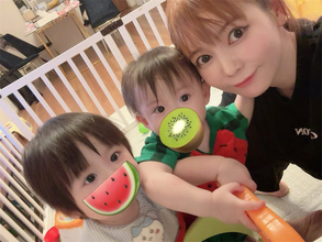 中川翔子、スイカ服の双子が"スイカ好き"と判明「妊娠中本当にスイカ食べまくってたもんなぁ」
