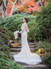 藤井サチ、イケメン夫“顔出し”ウエディングショット公開「30着試着して選んだ一着」