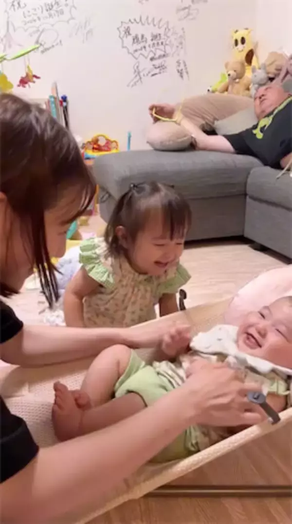 西野未姫、子どもたちとじゃれ合う姿に反響「なんて幸せな光景」「見てるだけで笑顔になる」