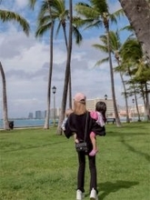 愛沢えみり、2人の子どもとハワイ旅行ショットを公開「華奢なのに両手に子ども！」