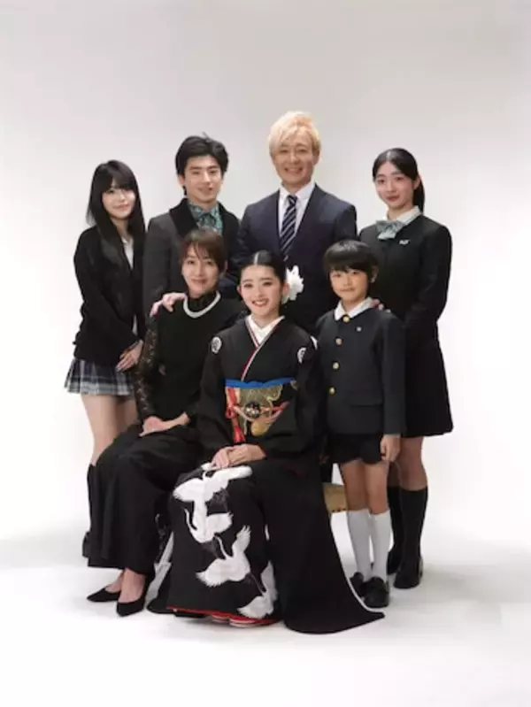 つるの剛士、長女の成人を記念し“家族写真”を撮影「待ち受けにしました 私の御守りです」