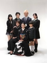 つるの剛士、長女の成人を記念し“家族写真”を撮影「待ち受けにしました 私の御守りです」