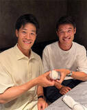 「プロ野球選手と元サッカー日本代表の"そっくり"2ショットが話題「本当に兄弟」」の画像1