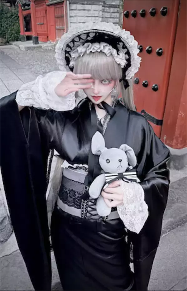 高嶺ヒナ、黒のゴスロリ振袖姿が美しすぎると話題「世界観が素敵」