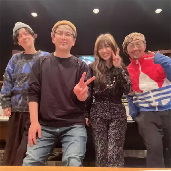 工藤静香、wacciとのコラボ曲が大詰め　愛犬と‟一体化”した仰向け写真も反響