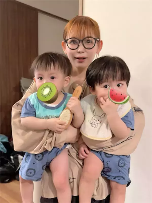 中川翔子、双子が人生初のヘアカット「兄は不二家ポコちゃん、弟はまことちゃん」1歳前にイメチェン