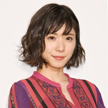 『ダウンタイム』の松岡茉優が「肌が綺麗すぎ」と話題　美肌を支える母直伝"冷水美容法"