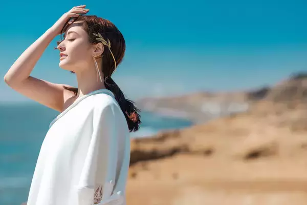 谷まりあ・美しすぎるウエディングドレス姿が公開、理想の結婚相手は「嘘つかない人！」