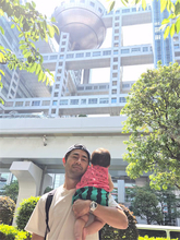 「楽しそう！」榎並大二郎アナ、フジテレビ"はちたま"前で7カ月長女を抱っこショット