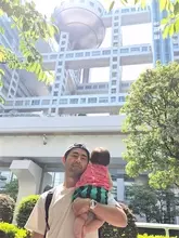 「楽しそう！」榎並大二郎アナ、フジテレビ"はちたま"前で7カ月長女を抱っこショット