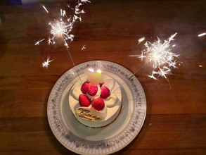 高橋克典、急きょケーキ店へ　妻の誕生日に見せた"愛ある行動"が話題