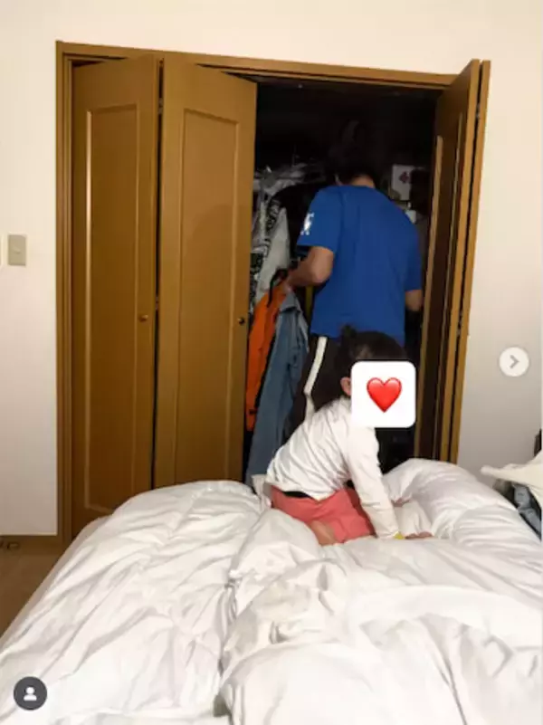 丸山桂里奈、愛娘の“パパ大好き”ショット公開「可愛くて仕方ないですね」「パパ幸せですね」