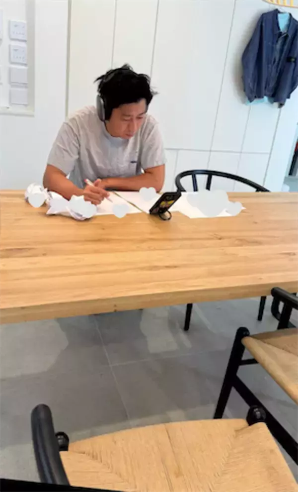 「パパが珍しく真面目です」尾形貴弘、集中しすぎて話しかけられない姿が話題