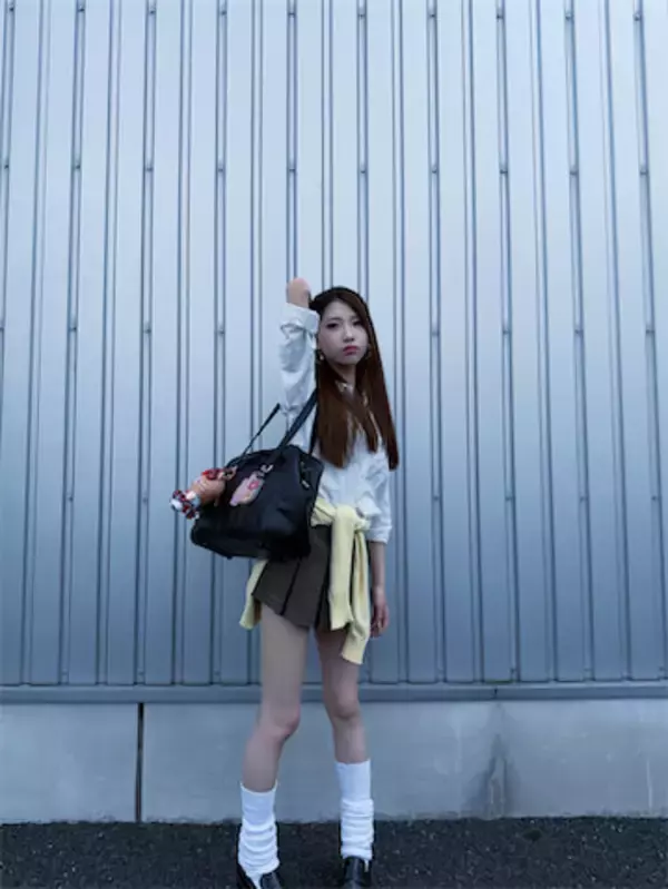16歳JKモデル・こいろん、平成ギャルっぽ"制服姿"を公開「超超超絶可愛い〜」