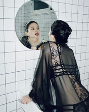 透け感衣装が色っぽい…山本舞香、鏡に映る表情が魅力的なカット公開