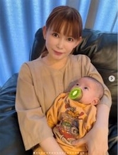 まるで阿波踊り！ 中川翔子、双子息子の多彩なポーズを披露「絵にしましたが描きたりないや！」