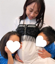 第三子妊娠中・元『王様のブランチ』リポーター、大きなお腹に寄り添う子どもたちの写真を公開