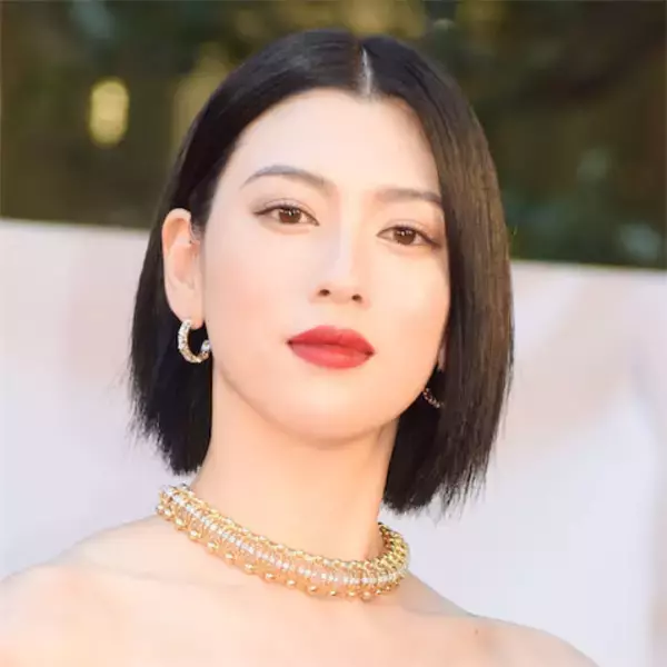 三吉彩花の背中タトゥーに賛否　芸能人の刺青が物議を醸す理由