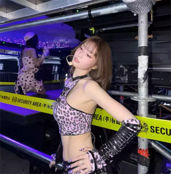 TWICE モモ、ヒョウ柄衣装で美腹筋披露　圧巻ビジュアルに「スタイルも容姿も完璧やな」