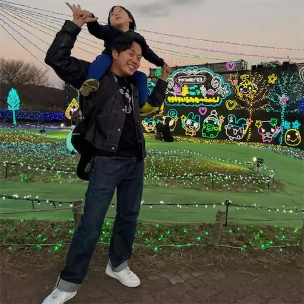 エハラマサヒロ、4歳末っ子・とわくんを“肩車”する休日ショット「穏やかな良いパパの顔」