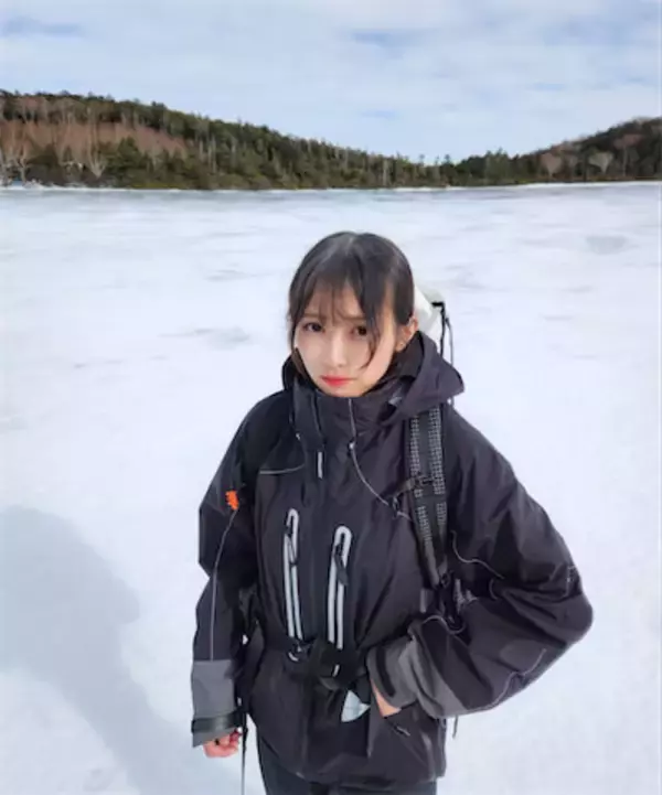 登山投稿が話題、元櫻坂46・渡辺梨加が“白駒池”へ「湖の上をドンドン歩いて行けるのは冬だけ」