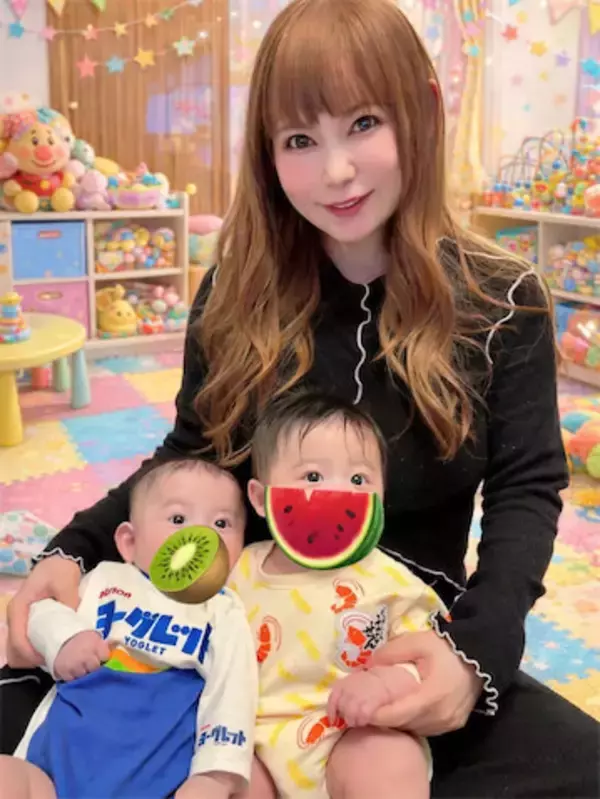 中川翔子、双子次男の‟得意技”を紹介「足持ってジャーンという感じで見てくる！」