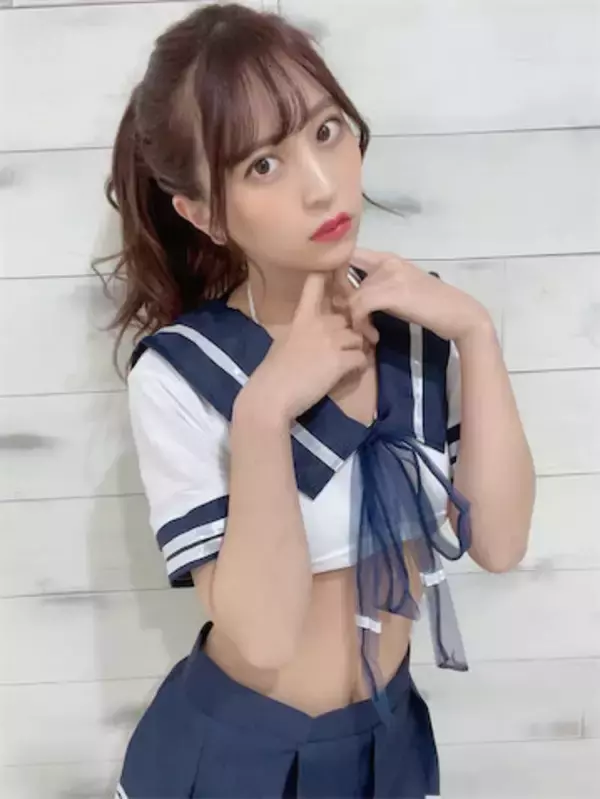 「一回心臓止まった」竹内星菜、セーラー服での谷間ちらり"誘惑ショット"にファン驚愕