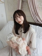 夫はサッカー日本代表、モデル・由布菜月が第1子女児出産を報告「急いで帰国してくれた夫に感謝」