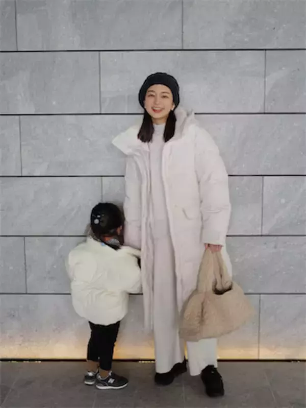 第二子妊娠中の35歳元日テレアナ、3歳娘と“お揃い”ホワイトコーデ披露「相変わらずオサレ」