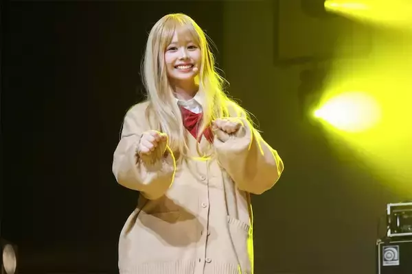 カジサックの高1長女、“金髪制服姿”が「AIレベルに可愛い」と話題「アニメに出てきそうな美少女」