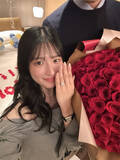 「熊本出身26歳タレント、プロポーズ写真を添えて婚約発表「笑顔を大切に過ごしていきたい」」の画像1